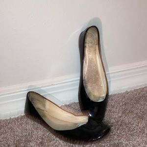 comfy black shiny flats